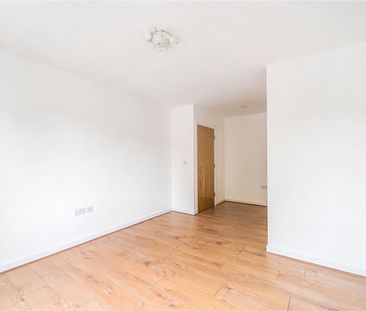 Hawkesbury Close, IG6, Ilford - Photo 6