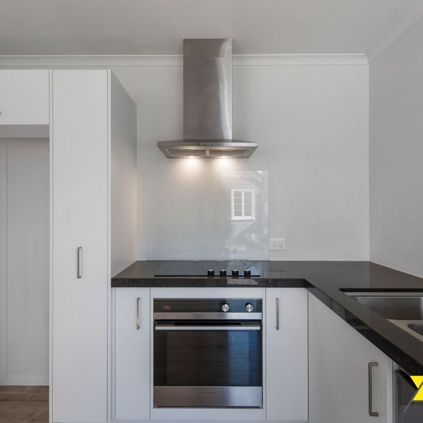 Comfort and Convenience Near Titirangi Village - Photo 1