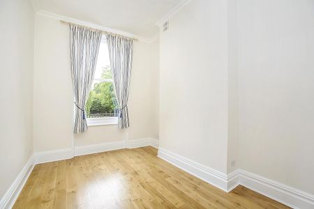 4 bedroom flat in Richmond - Photo 2