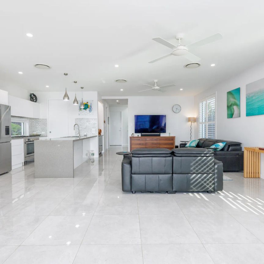 Modern Executive Waterfront Residence - Photo 1