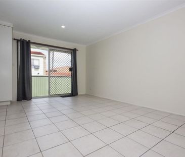 Bright & Airy 2-Bedroom Villa - Photo 2