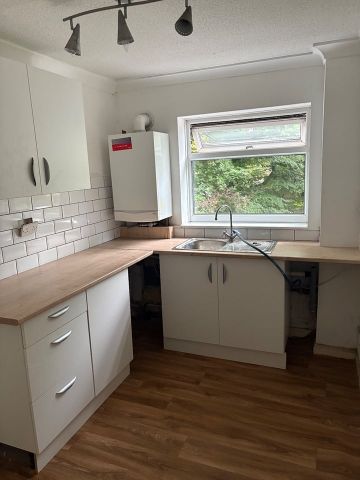 1 Bed Flat, Bury Old Road, M7 - Photo 4