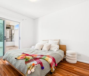 Quality townhouse capturing water and city views - Photo 3