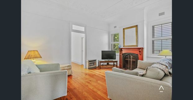 Stunning 3-Bedroom Home, 1km to Bondi Beach - Photo 1