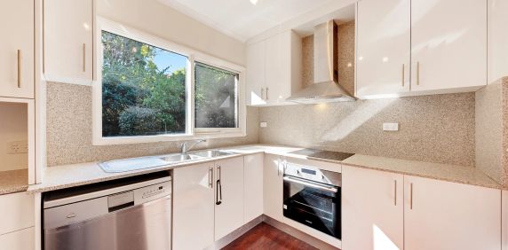 Townhouse with Delightful Gardens - Photo 2