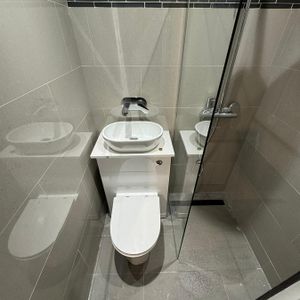 Queen Anne Avenue, London, BR2 0 - Photo 3