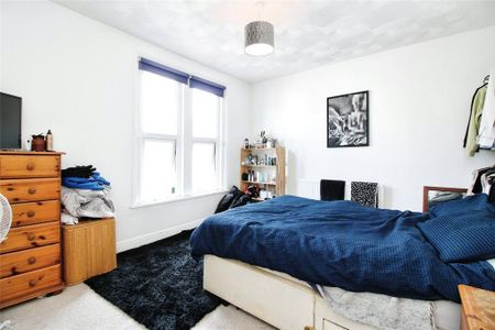 3 bedroom terraced house to rent - Photo 3