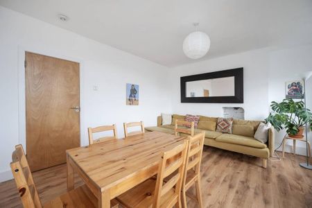 4 bedroom flat to rent - Photo 4