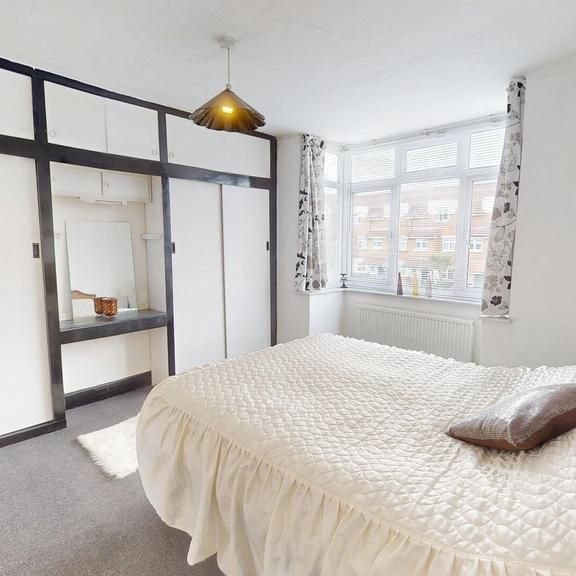 1 bedroom in a house share to rent - Photo 1