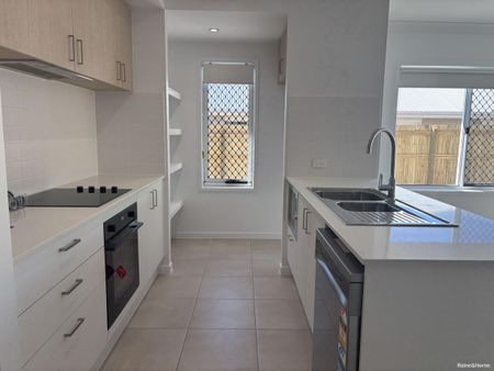 "Over 50's only" - 3 Bedroom Duplex NB: INCOME LIMITS APPLY - Photo 5