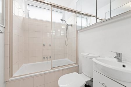 8/209 Maribyrnong Road, Ascot Vale VIC 3032 - Photo 4