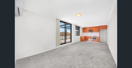 Exceptional Entertaining Space | Prime Location - Photo 5