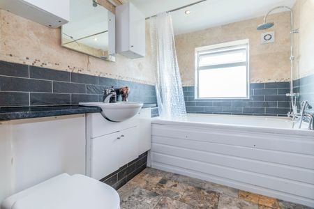 1 bedroom room to rent Milton Drive, Shepperton, TW17 - Photo 5
