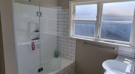 Beautiful 3 Bedroom family home - Photo 4