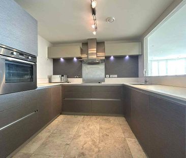 3 bedroom flat to rent - Photo 2