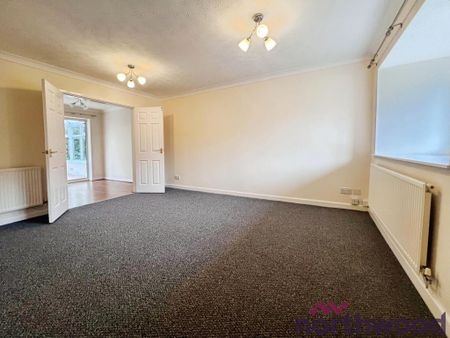 4 bedroom detached house to rent - Photo 2