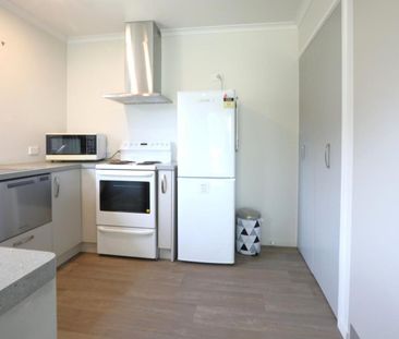 Modern 2-bedroom Flat - Photo 4