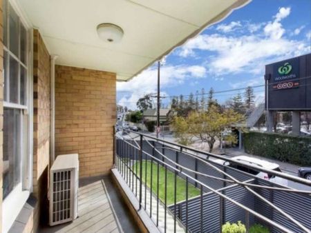 Charming 2-Bedroom Apartment with Balcony & Modern Amenities - Photo 4