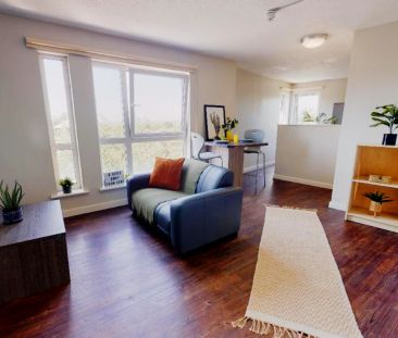 Two Bed Flat - Photo 1
