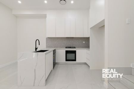 2/165 Epsom Road, Chipping Norton NSW 2170 - Townhouse For Rent | Domain - Photo 3