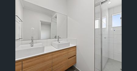 Brand New Family Home in the Heart of North Shore - Photo 3