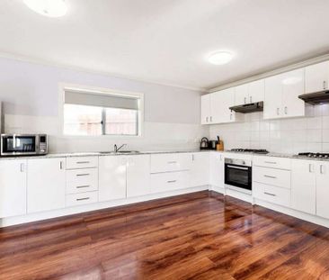 9-bedroom shared house, Cromwell St - Photo 2