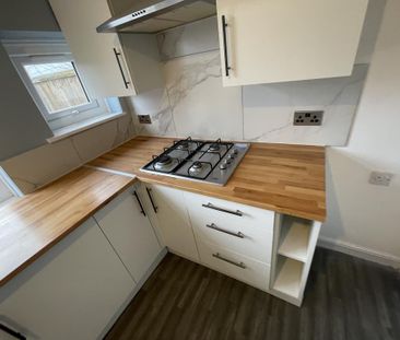 2 bedroom semi-detached house to rent - Photo 3