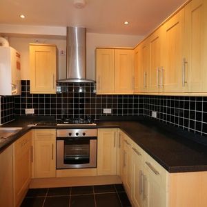 3 Bed Terraced House, Beaumont Crescent, CV6 - Photo 2