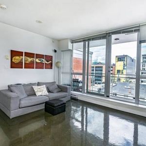 Pet Friendly DOWNTOWN VANCOUVER 2BED 1Bath + Parking Furnished - Photo 2