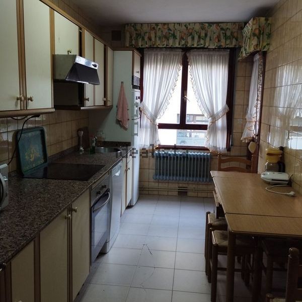 Alquiler de piso en Calle Manuel Lombardero, 3 n - Photo 1