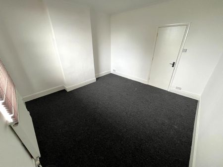 3 bedroom end of terrace house to rent - Photo 4
