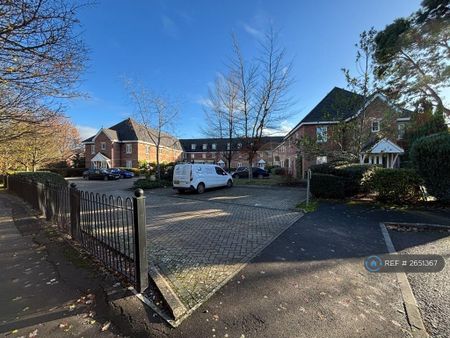 2 bedroom flat to rent - Photo 2