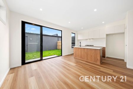 Modern Comfort with Everyday Ease - Photo 3