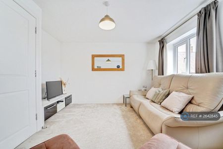 3 bedroom semi-detached house to rent - Photo 2