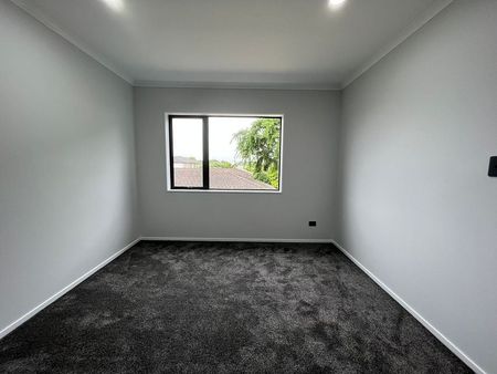 Charming 4BR Townhouse in Papatoetoe - Photo 5