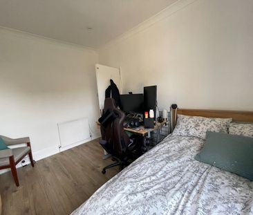 2 Bed Maisonette, Grove Park Road, N15 - Photo 3