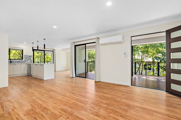 Beautifully Renovated Family Home In The Heart Of Carina. - Photo 1