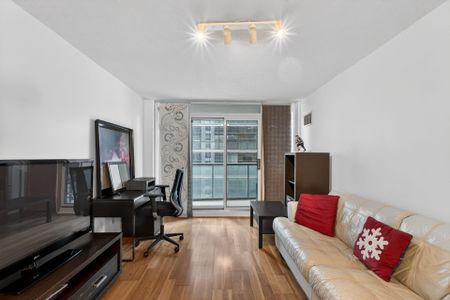 For Lease - 30 Grand Trunk Crescent Unit# 1607, Toronto, Ontario - Photo 2