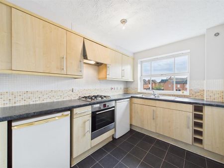 2 bedroom flat to rent - Photo 2