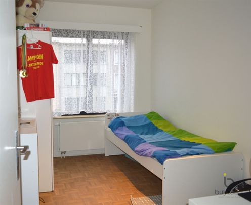 Instapklaar twee slaapkamer appartement met terras in een rustige wijk dicht bij invalswegen. - Foto 1