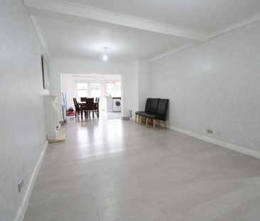 4 bedroom semi-detached house to rent - Photo 5