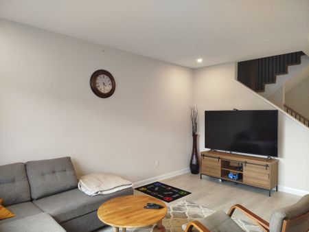 For Lease - 512 BRANCH Street, Barrhaven, Ontario - Photo 4