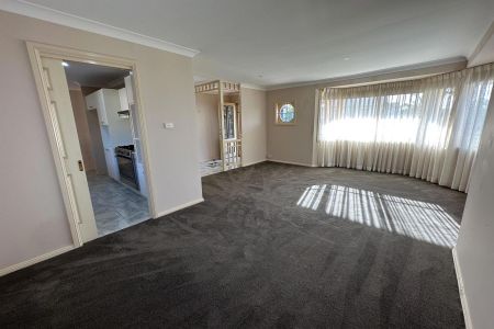'IMPRESSIVE FAMILY HOME IN IDEAL LOCATION' - Photo 3