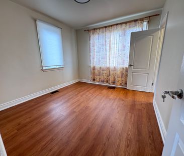 For Lease - 121 Bishop Avenue, Toronto, Ontario - Photo 2