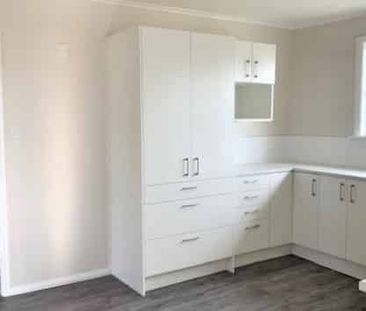 SHANNON - 3 BEDROOMS - Photo 2