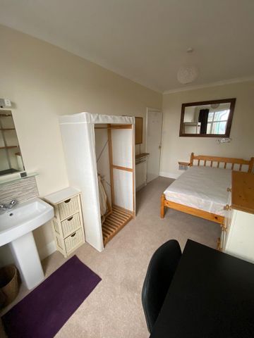 4 bedroom terraced house to rent - Photo 4