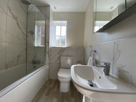 3 bedroom semi-detached house to rent - Photo 5