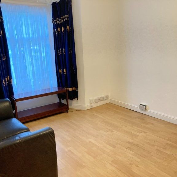 4 Bed Terraced House, Very Near Vespan Road Area, W12 - Photo 1