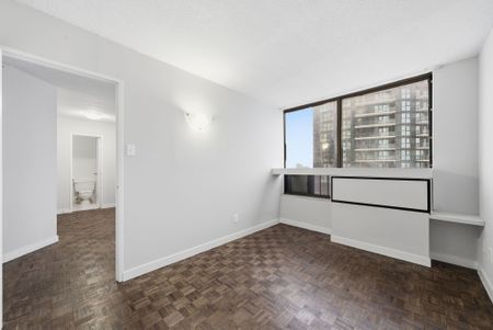 For Lease - 2360 Dundas Street Unit# 1919B, Toronto, Ontario - Photo 4