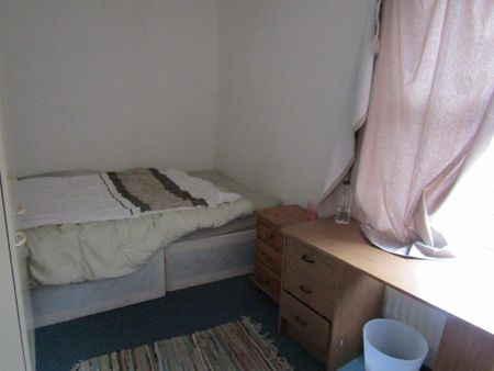 5 bedroom semi-detached house to rent - Photo 2